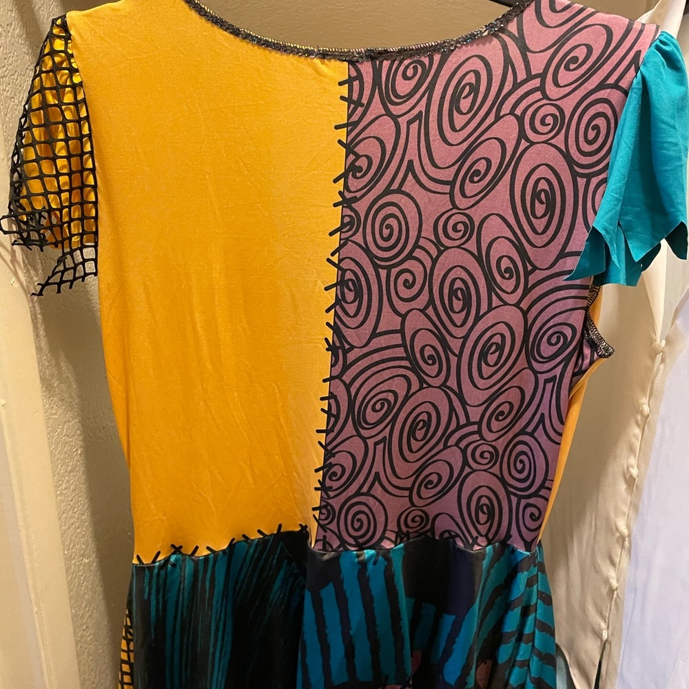 Costume - Picture 2 of 3
